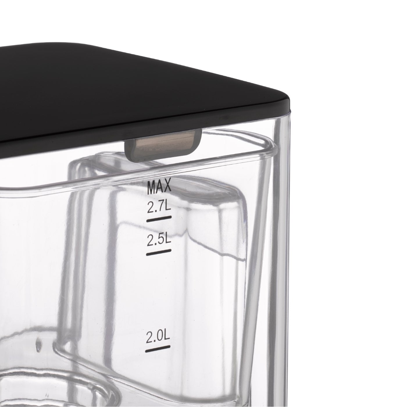 Transparenter Behälter mit Wasserstandmarkierungen.