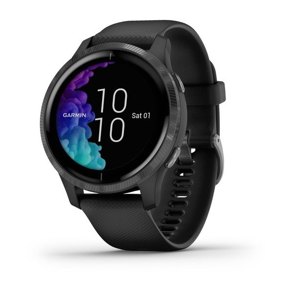 Reloj inteligente Garmin negro con pantalla redonda que muestra la hora y gráficos coloridos, sobre fondo blanco.