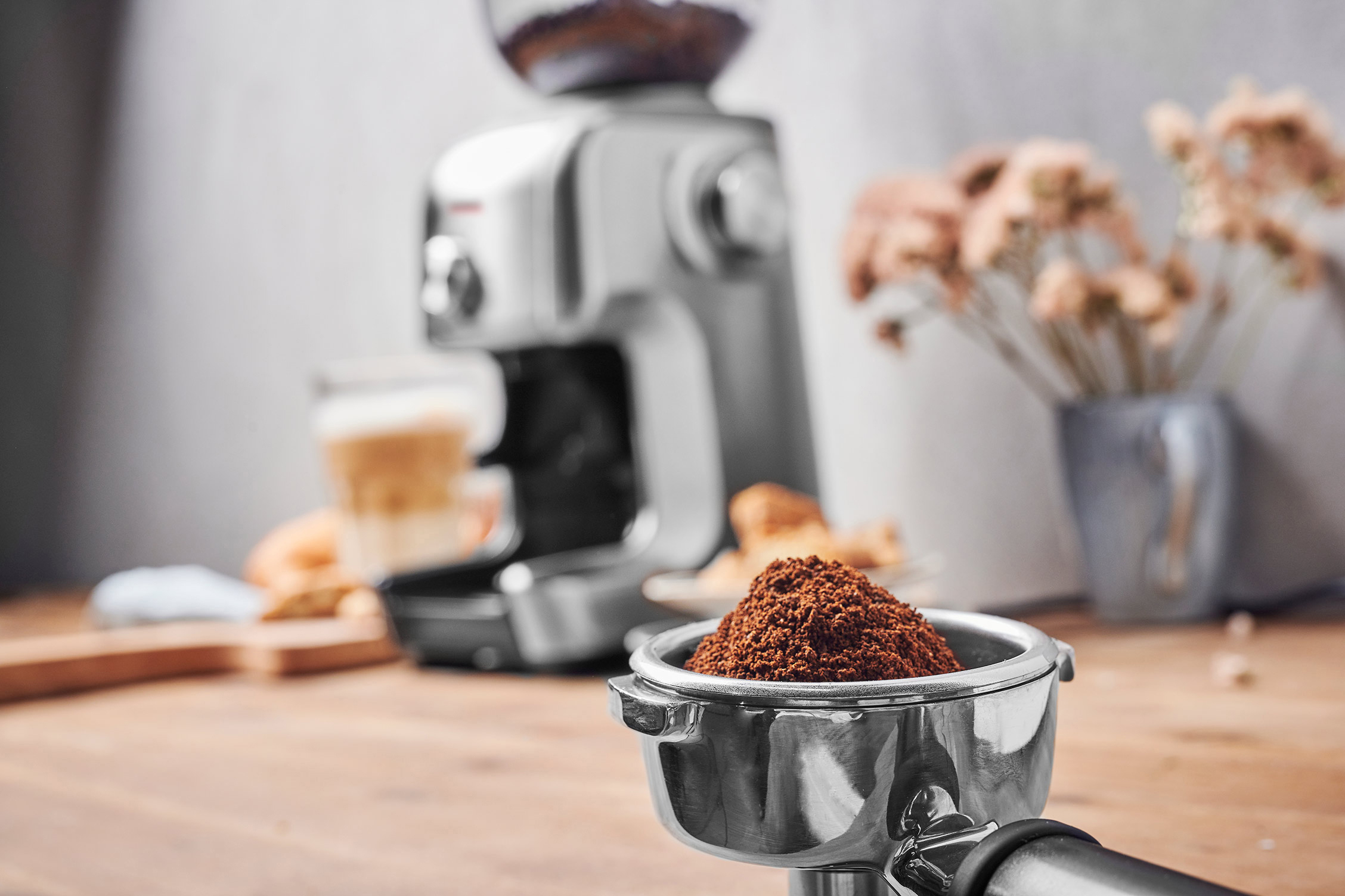 GASTROBACK Design Advanced Plus Kaffeemühle Silber 130 Watt, Edelstahl-Kegelmahlwerk