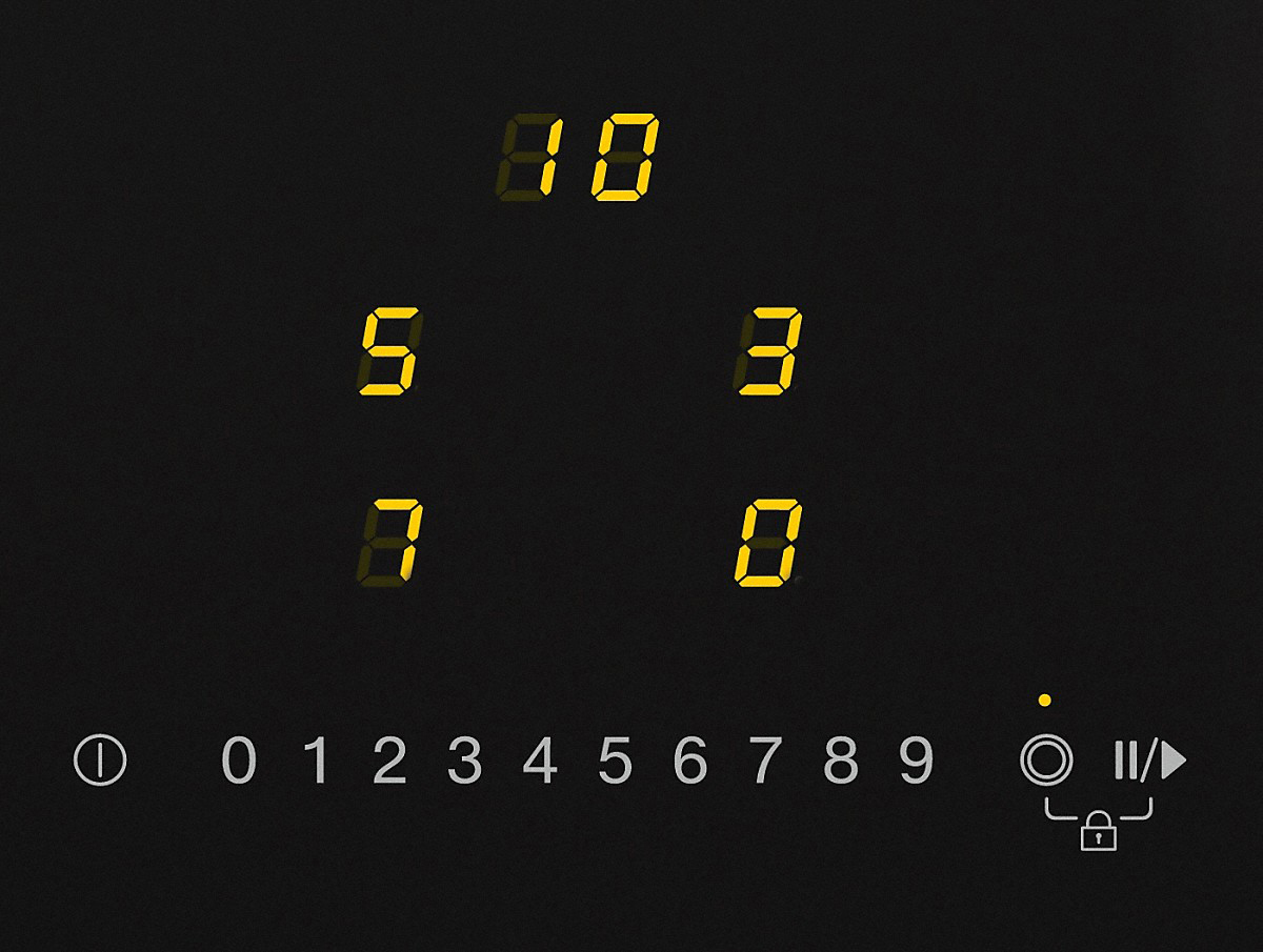 Ein Digitaldisplay mit den Zahlen 8, 0, 5, 3, 7 und 0. Mit mehreren Symbolen am unteren Rand.