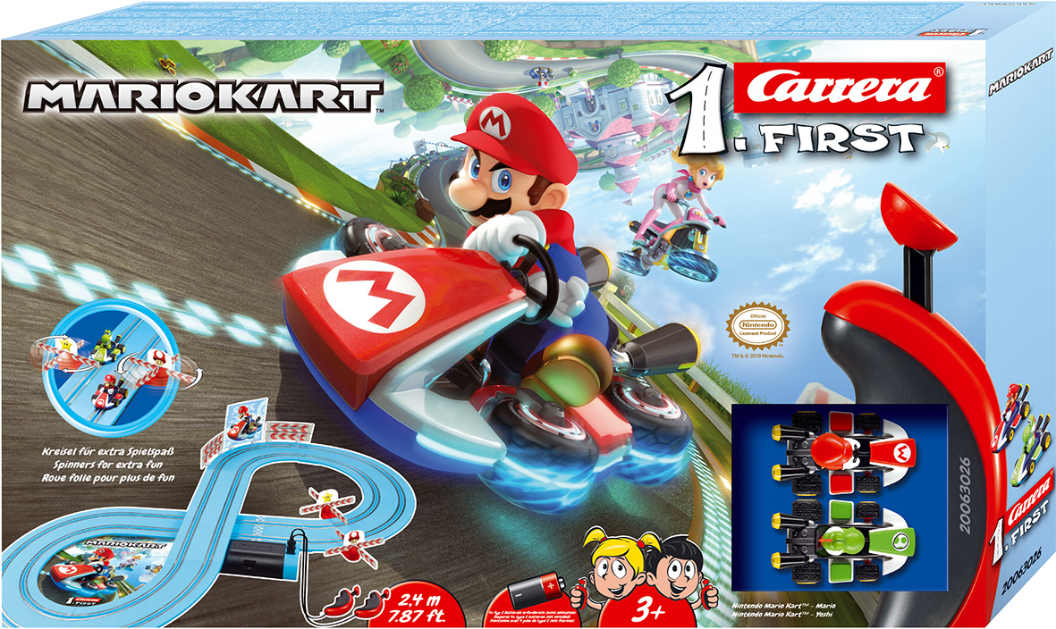 Mario Kart Rennset. Mario ist in einem roten Auto auf einer Rennstrecke. Die Box zeigt das Set und Zubehör.