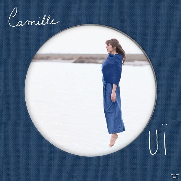 Camille albumhoes, een vrouw in een blauwe jurk zweeft in een witte cirkel tegen een blauwe achtergrond.