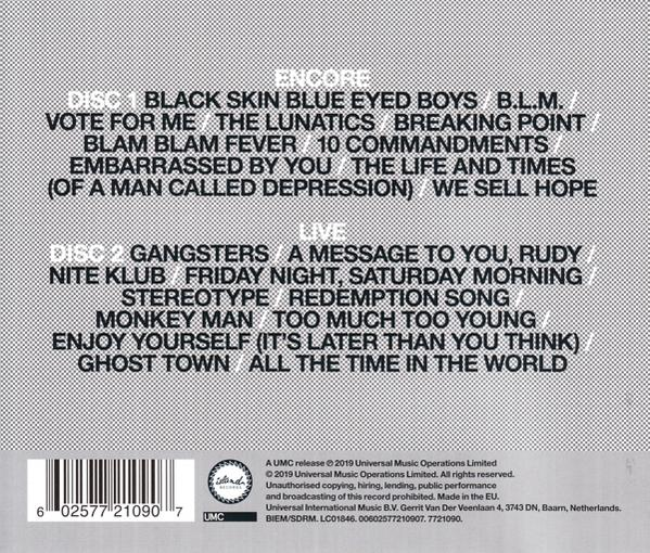 Un boîtier de CD avec des listes de titres. Le boîtier comporte du texte et un code-barres.