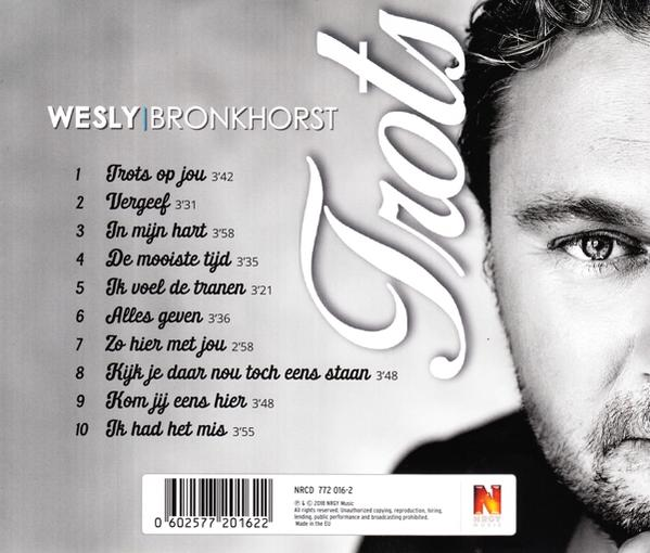 Dos d'un boîtier de CD avec un portrait d'homme et une liste des titres. Texte en néerlandais.