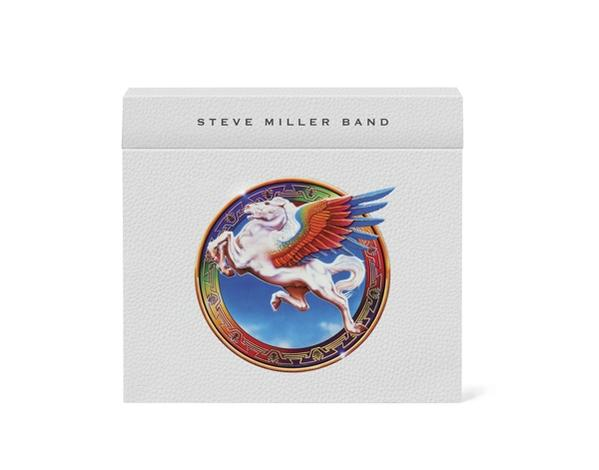 Boîte blanche avec Steve Miller Band imprimé, image de Pégase.
