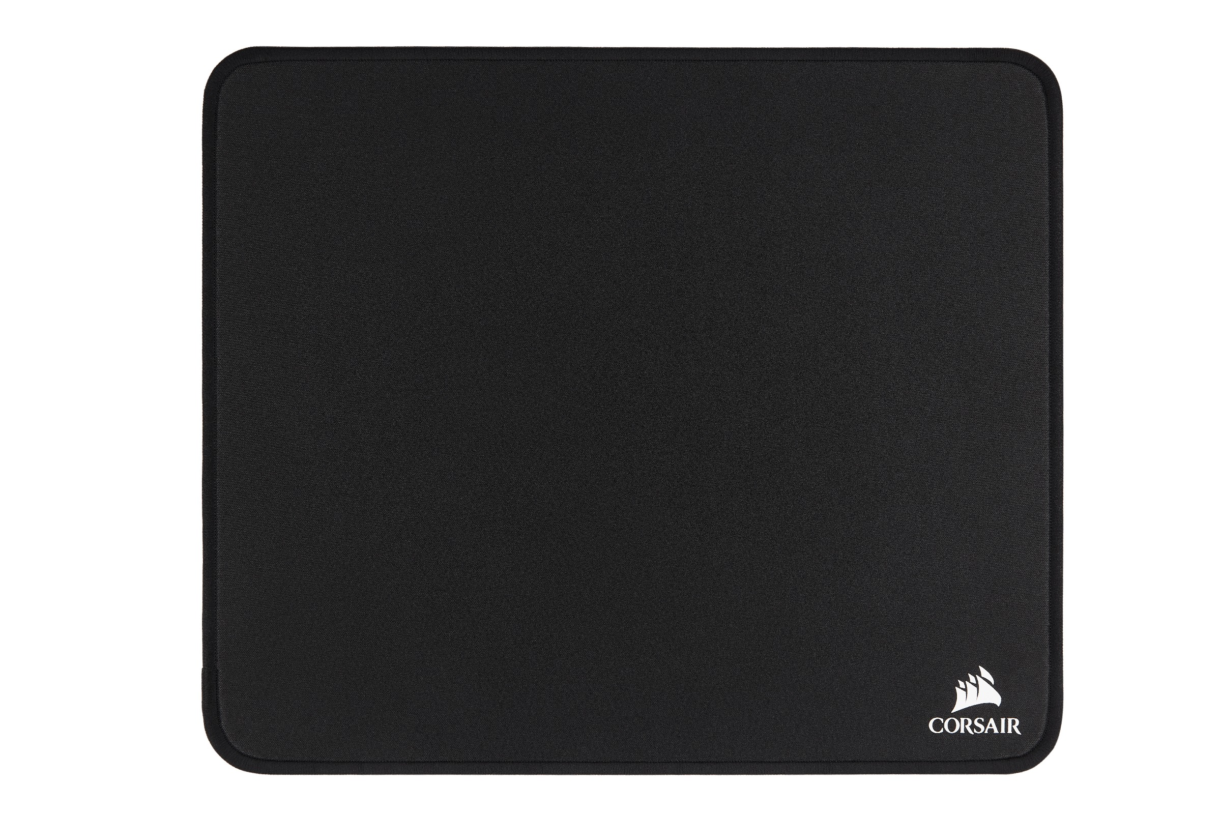 Schwarzes Mauspad mit weißem Corsair-Logo auf weißem Hintergrund.