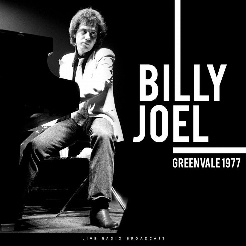 Billy Joel au piano, en photo noir et blanc. Texte Green Vale 1977.