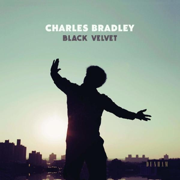 Charles Bradley Albumcover: Eine Silhouette eines Mannes mit ausgestreckten Armen vor einem Sonnenuntergangshimmel. Der Albumtitel steht oben.