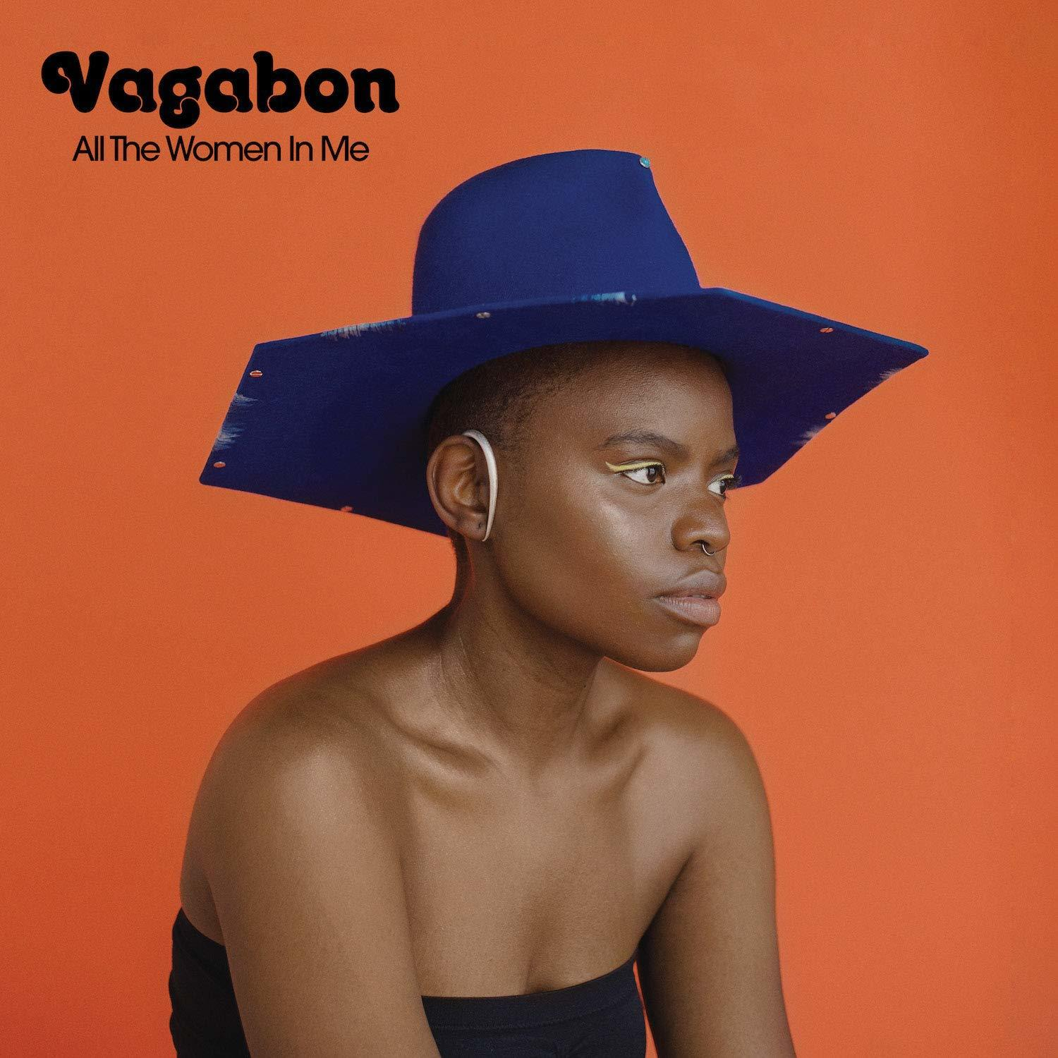 Vagabon Albumcover mit einer Frau in einem blauen Hut auf orangefarbenem Hintergrund.