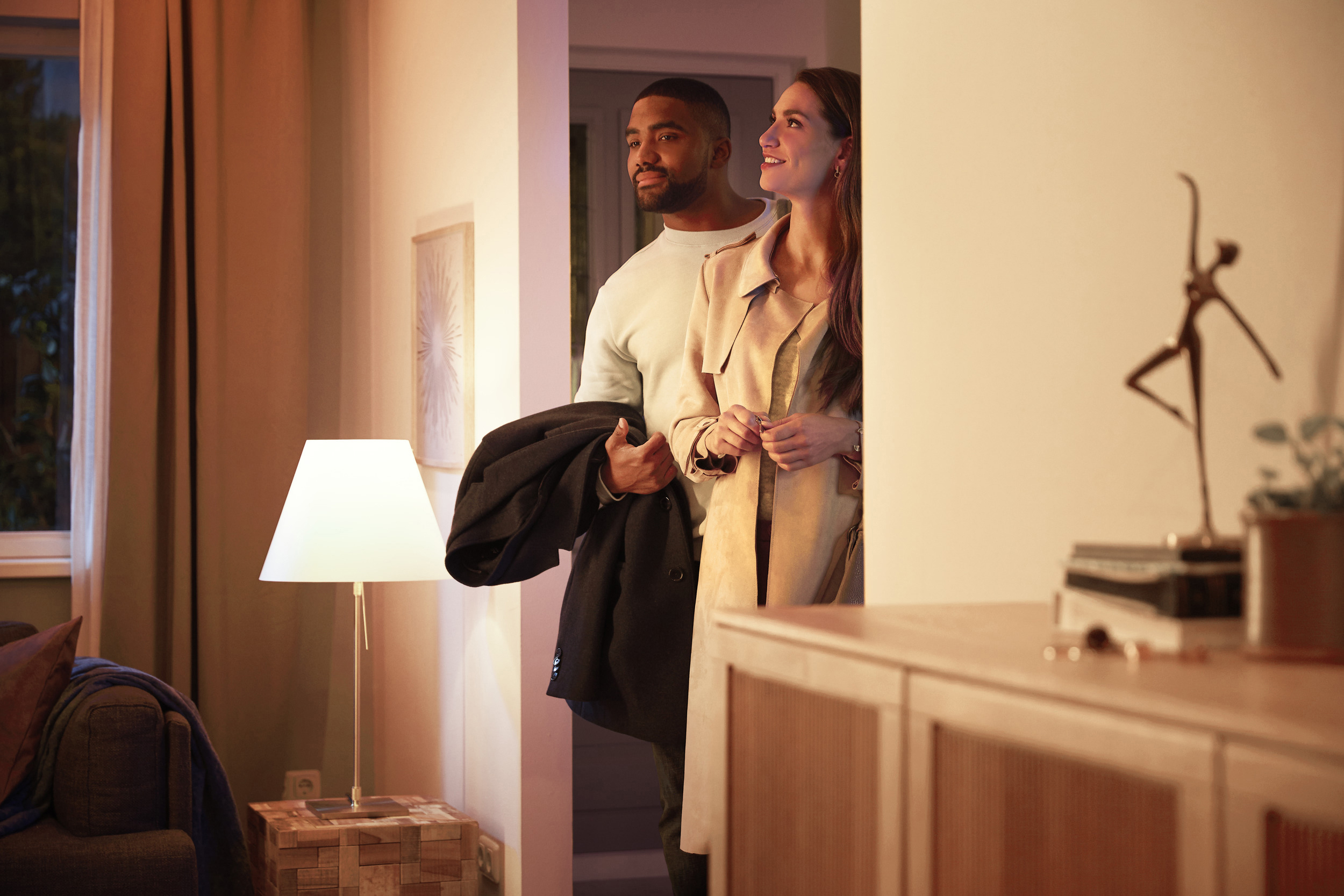 PHILIPS Hue White E27 Bluetooth LED Lampe Warmweiß