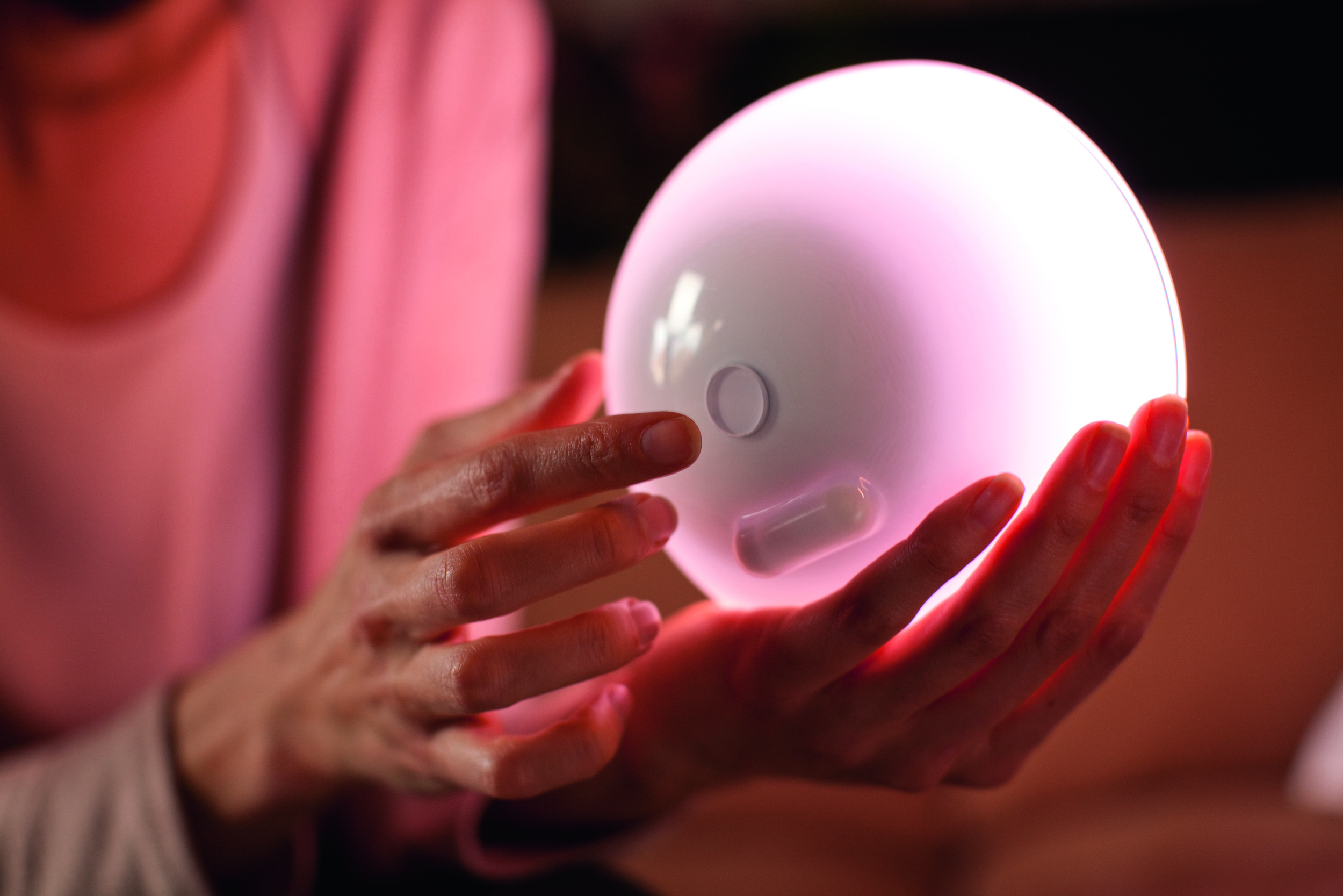 PHILIPS Hue Go Bluetooth Tischleuchte Mehrfarbig