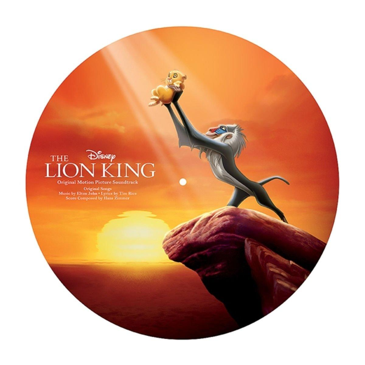 Lion King Albumcover: Rafiki hält Simba hoch. Sonnenuntergangshintergrund auf Vinyl.