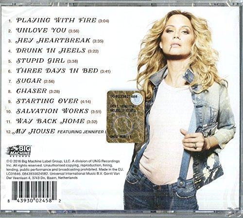 Albumcover mit einer Frau und Songtiteln. Ein Aufkleber befindet sich auf dem Cover. Weißer Hintergrund.