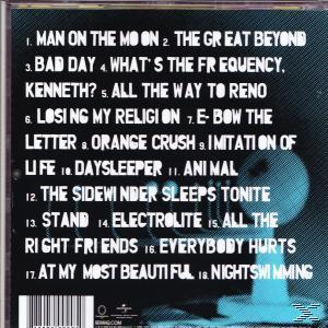 Rückseite einer CD mit Titelliste, im Hintergrund ein fächerförmiges Objekt.