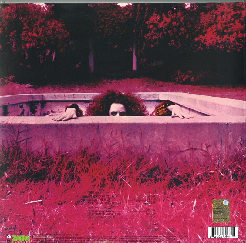 Ein Albumcover mit einer Person, die in einem lila Pool untergetaucht ist, rote Pflanzen im Hintergrund.