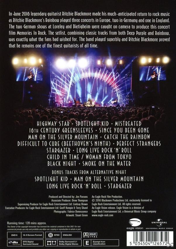 Rückseite einer DVD, Foto der Konzertbühne, Bandlogo und eine Liste der Songtitel.
