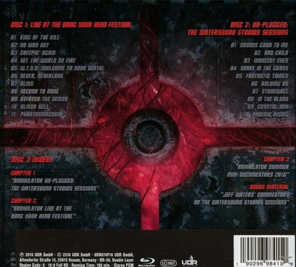 Rückseite eines CD-Covers mit rotem und schwarzem Design und Text über das Album.