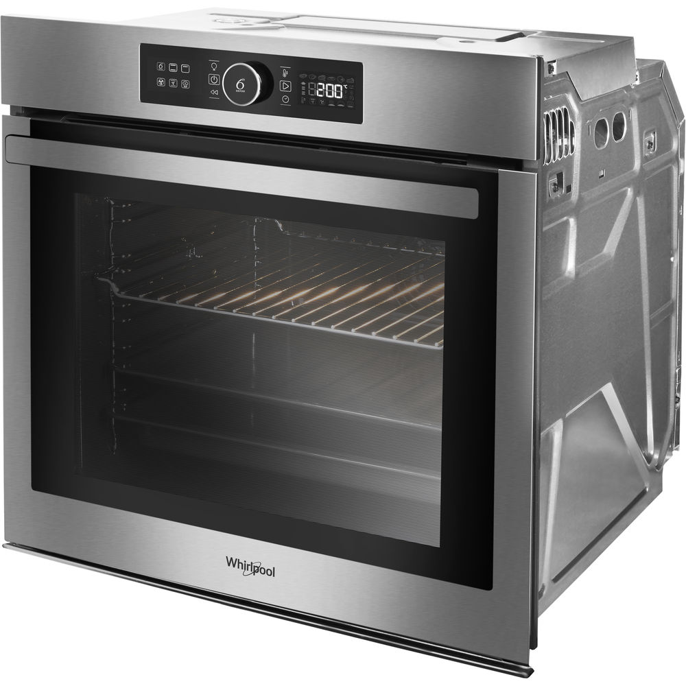 Een roestvrijstalen Whirlpool-oven met een open deur.