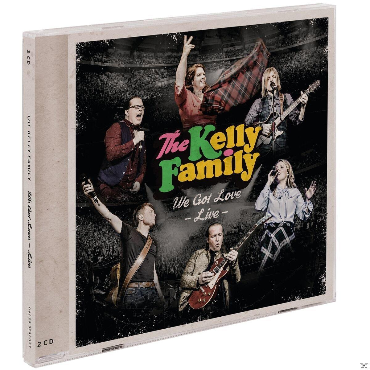 CD-Cover mit einer Gruppe von Musikern, die auf der Bühne auftreten.