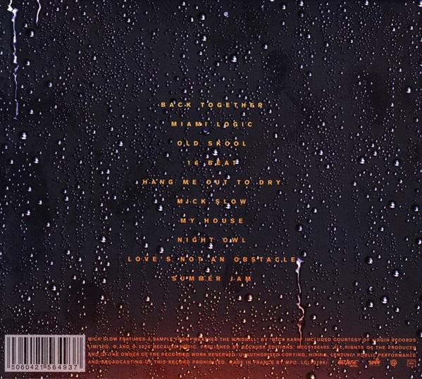 CD-Cover mit regenartigen Wassertropfen auf dunklem Hintergrund, mit Titelliste.