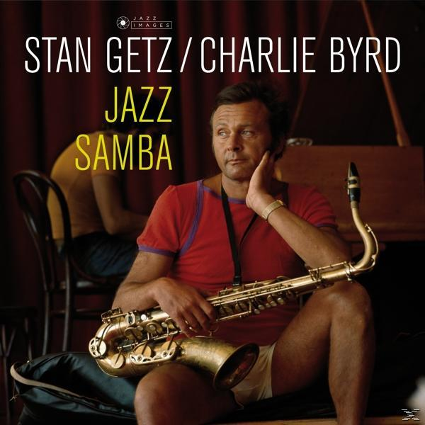 Album borító: Stan Getz szaxofonnal, Jazz Samba. Férfi piros ingben, ülve, hangszerrel.