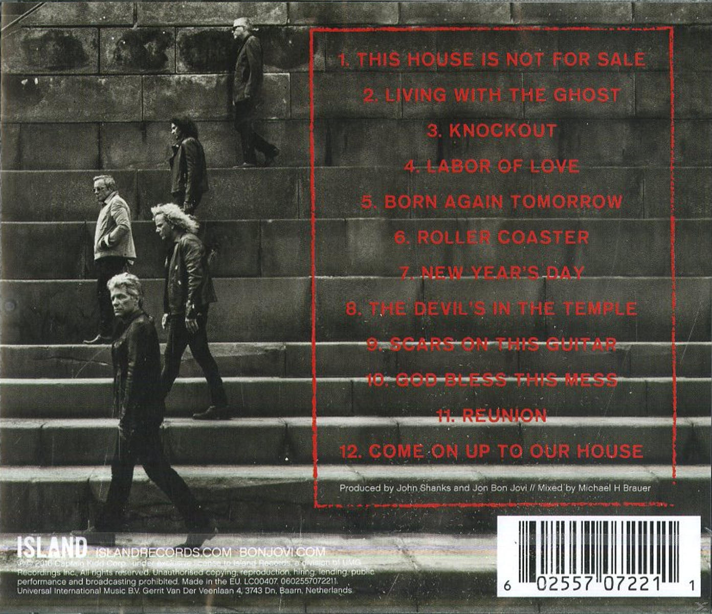 Album borítója egy fotóval, amelyen egy zenekar lépcsőn sétál, és a dalok listájával.