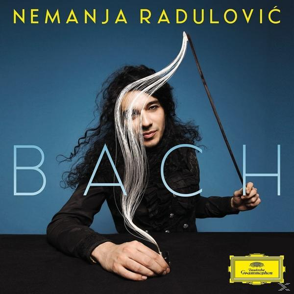 Nemanja Radulović vonóval, kék háttérrel, album borító.