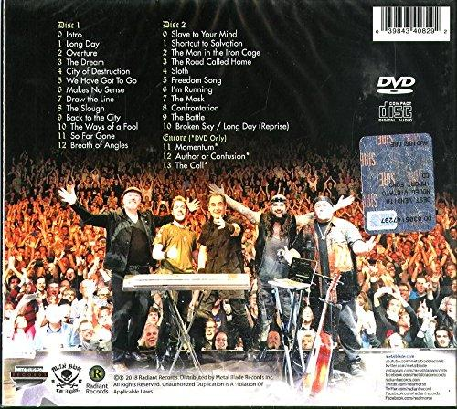 Albumcover. Band auf der Bühne, Publikum im Hintergrund. Listet Songtitel und DVD-Logo auf.