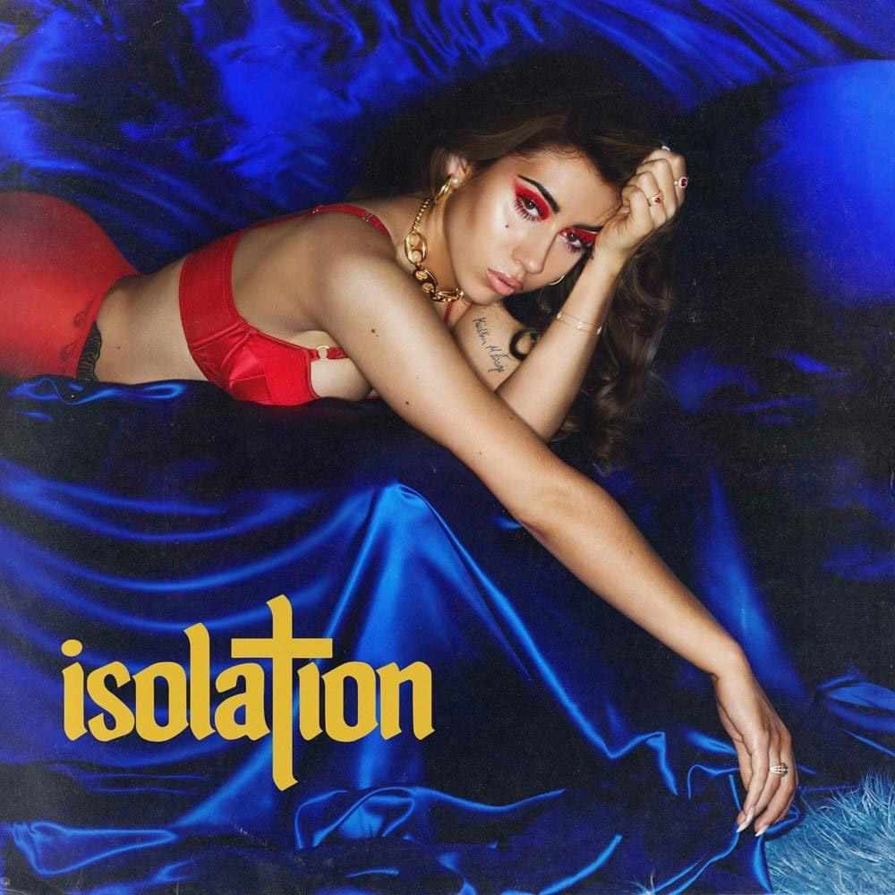 Eine Frau in roter Unterwäsche liegt auf einem blauen Satintuch. Der Titel 'isolation' steht unten in goldener Schrift.