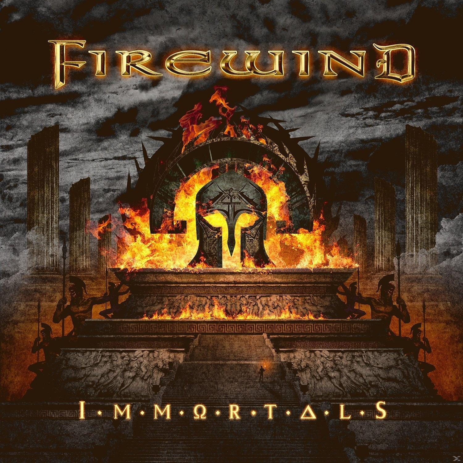 Album borító: Tűz jelenet sisakkal, lángokkal és templommal. A 'Firewind' és 'Immortals' látható.