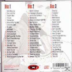 Egy CD tok három koronggal. Az 1., 2. és 3. korong látható, Elvis Presley arca a háttérben.