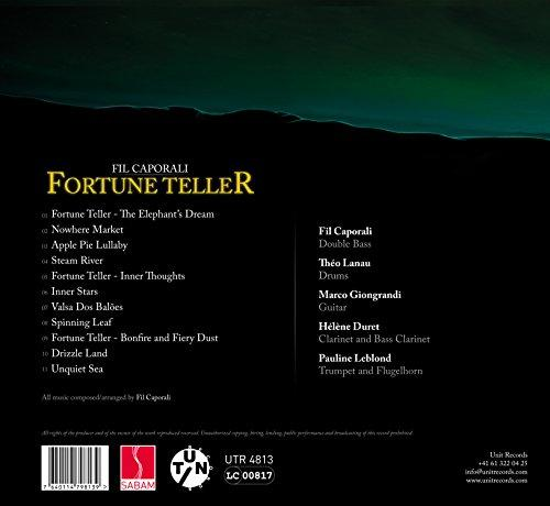 Rückseite einer CD mit Titelliste, Künstlernamen und dunkelgrünem Hintergrund.