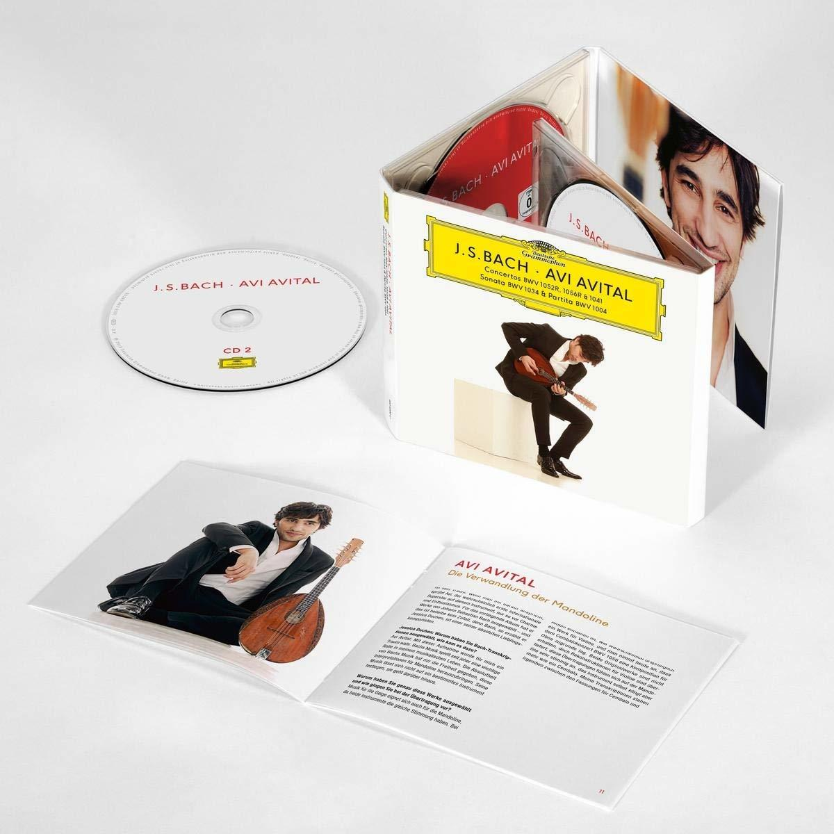 Ein CD-Case mit CD und Booklet, das einen Mann beim Mandolinenspiel zeigt.