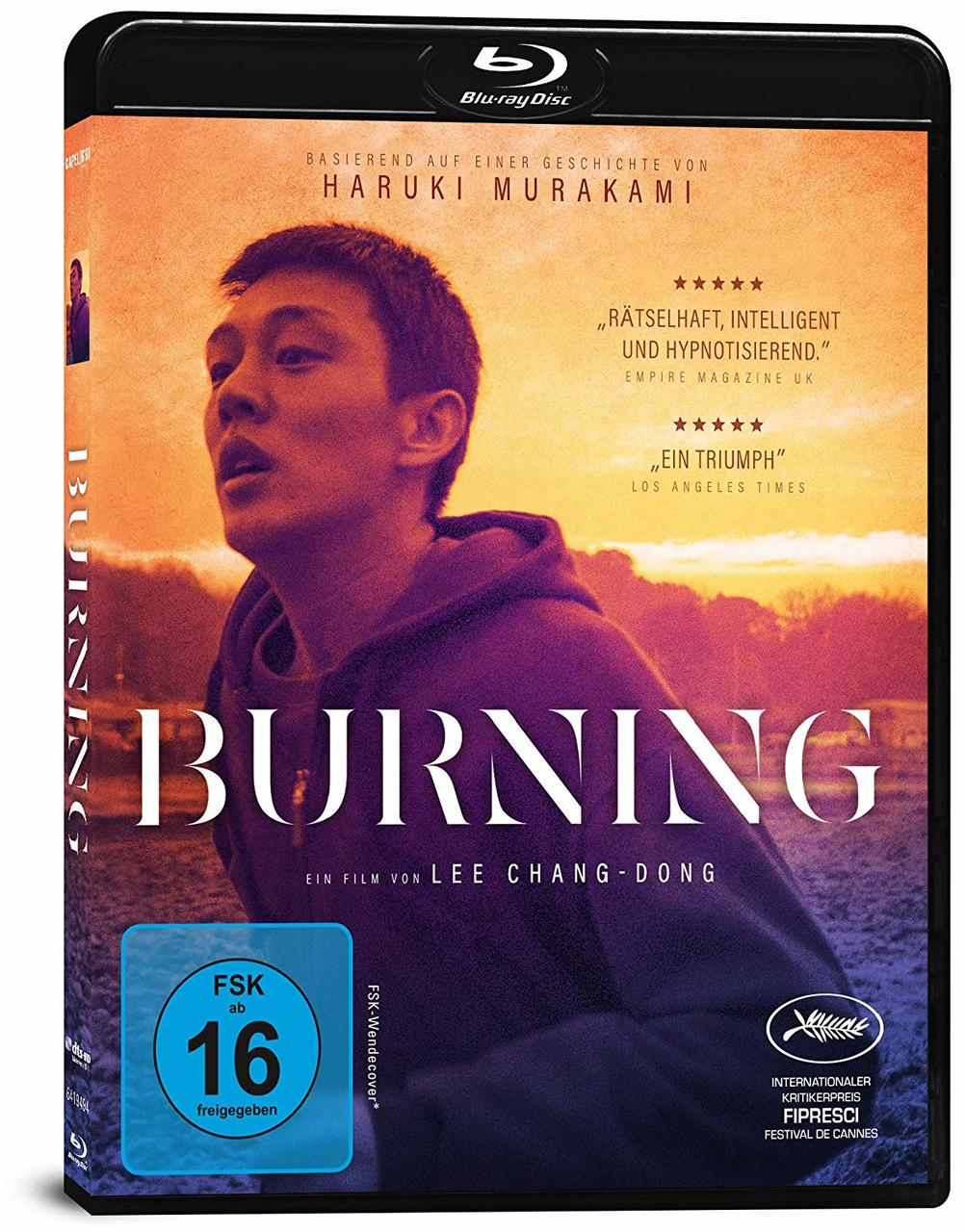 Filmcover. Ein Mann blickt nach oben. Text in der Mitte. Der Film handelt vom Brennen.