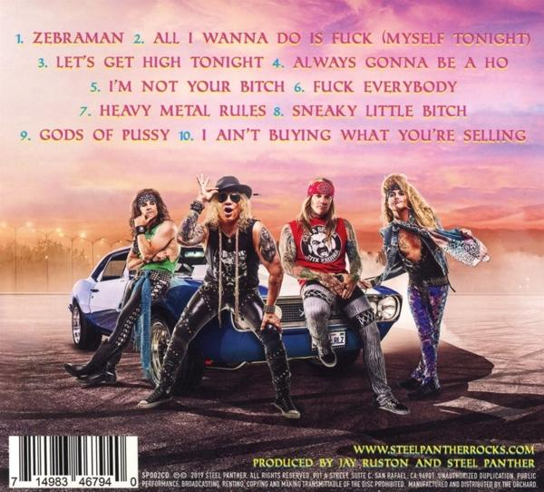 Albumcover mit einer Band von vier Männern. Sie sind in einer Gruppe, mit einem Auto. Trackliste auf der Rückseite.