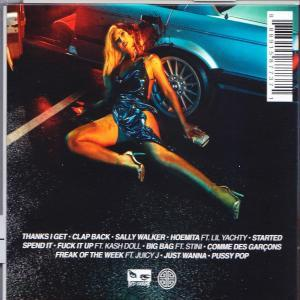 Albumcover mit Frau im Kleid, einem Auto und einer Titelliste. Eine dunkle, urbane Umgebung.