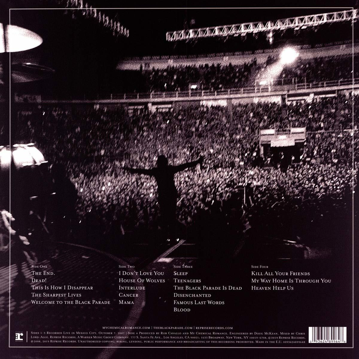 Albumcover mit einer Menschenmenge bei einem Konzert. Die Band My Chemical Romance ist im Hintergrund.