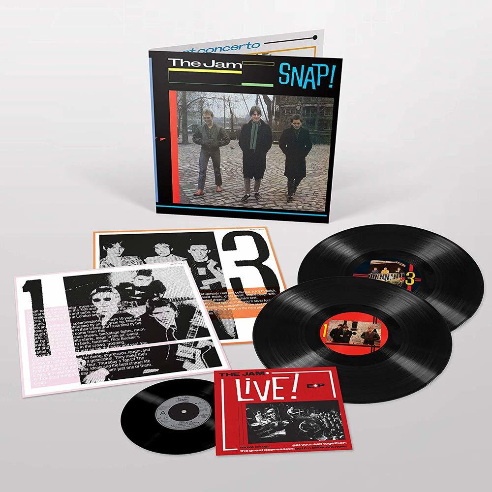 Album-Paket mit einer Band auf dem Cover, Schallplatten und einem Booklet.