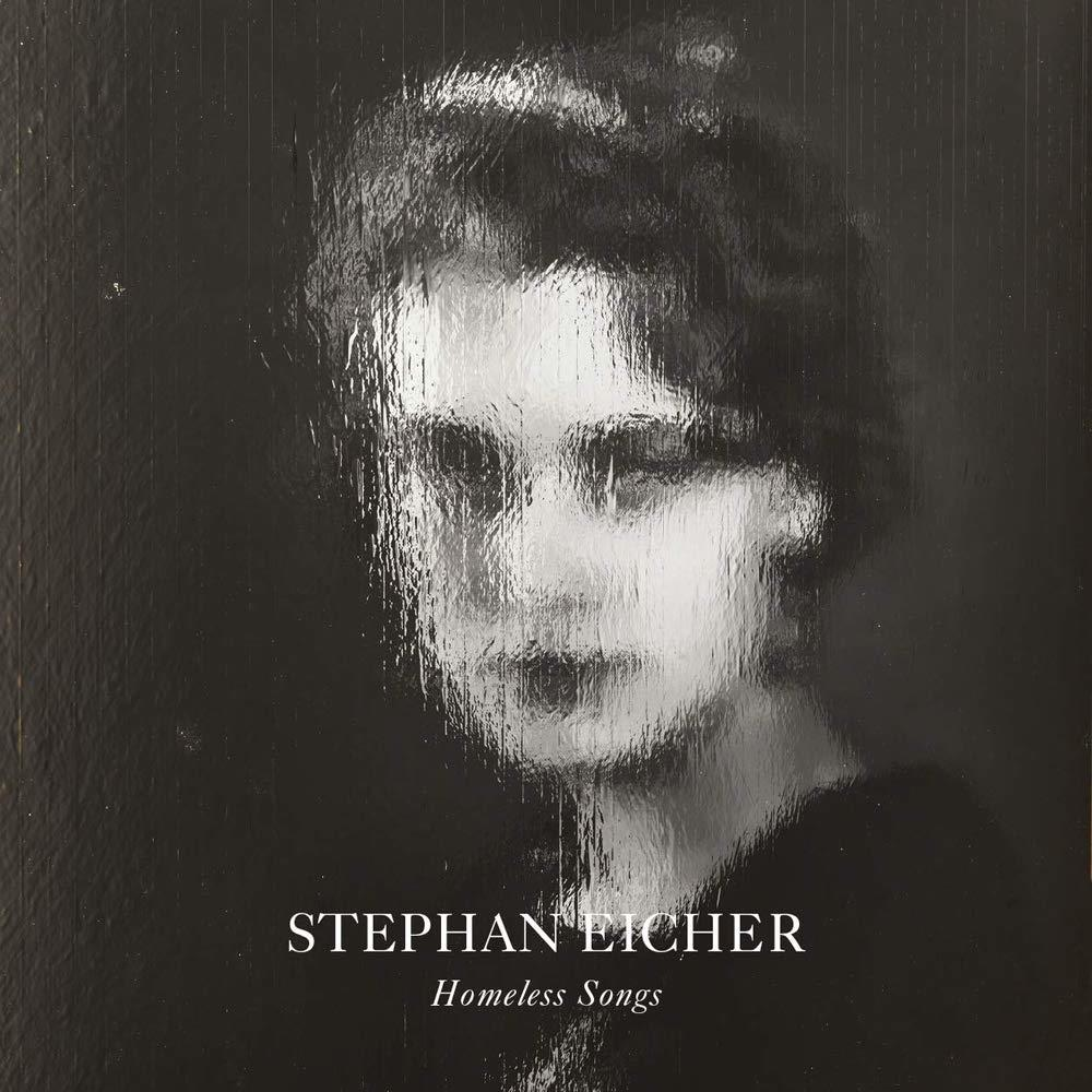 Zwart-wit foto van een man met de tekst "Stephan Eicher" en "Homeless Songs".