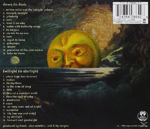 Albumcover mit gelbem Gesicht auf dunklem Wasser. Mondähnliches Gesicht mit Text und Titelliste.