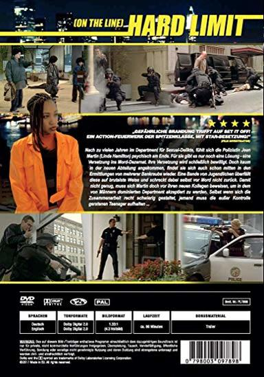 DVD-Cover. Frau in orangefarbenem Mantel, Polizeiszene im Hintergrund.