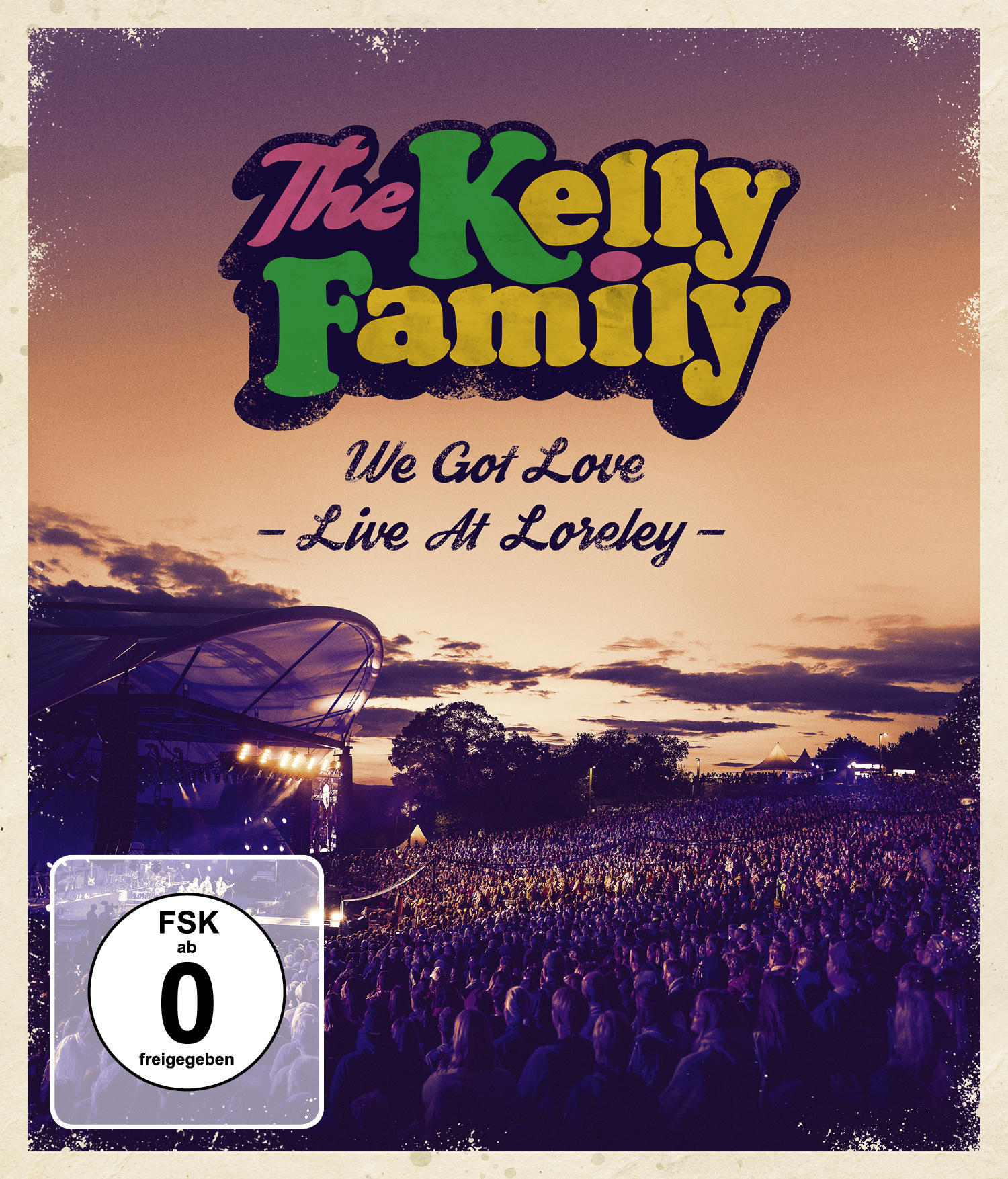 Albumhoes van een concert met een menigte. Tekst: 'The Kelly Family', 'We Got Love' en '- Live At Loreley -'.
