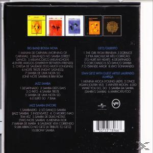Une pochette de CD avec une liste de titres. Le CD comprend 'Big Band Bossa Nova' et 'Getz/Gilberto'.