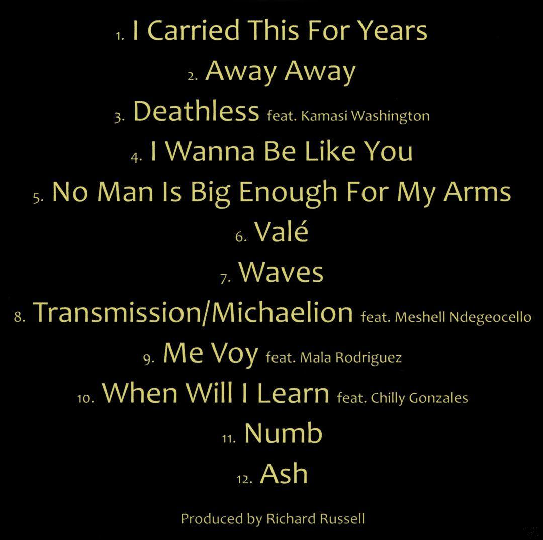 Albumcover mit goldenem Farbverlauf. Die Tracklist ist in weißer Schrift sichtbar.