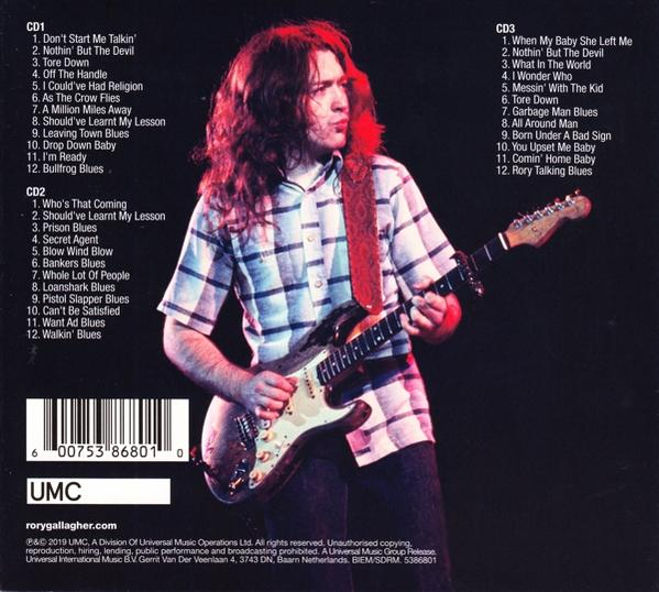 CD-Rückseite mit einem Mann, der Gitarre spielt, Songtitel aufgelistet.
