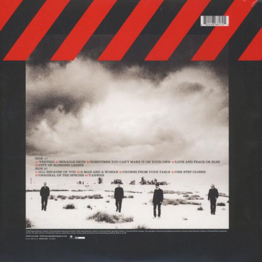 Albumcover: Band unten, rote Streifen oben. Songtitel gelistet. Schwarzer Hintergrund.