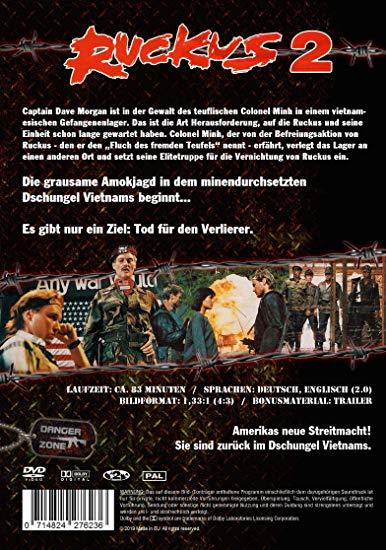DVD-Cover für Ruckus 2. Eine Szene mit Soldaten in der Mitte, Stacheldraht und Text auf Englisch und Deutsch.
