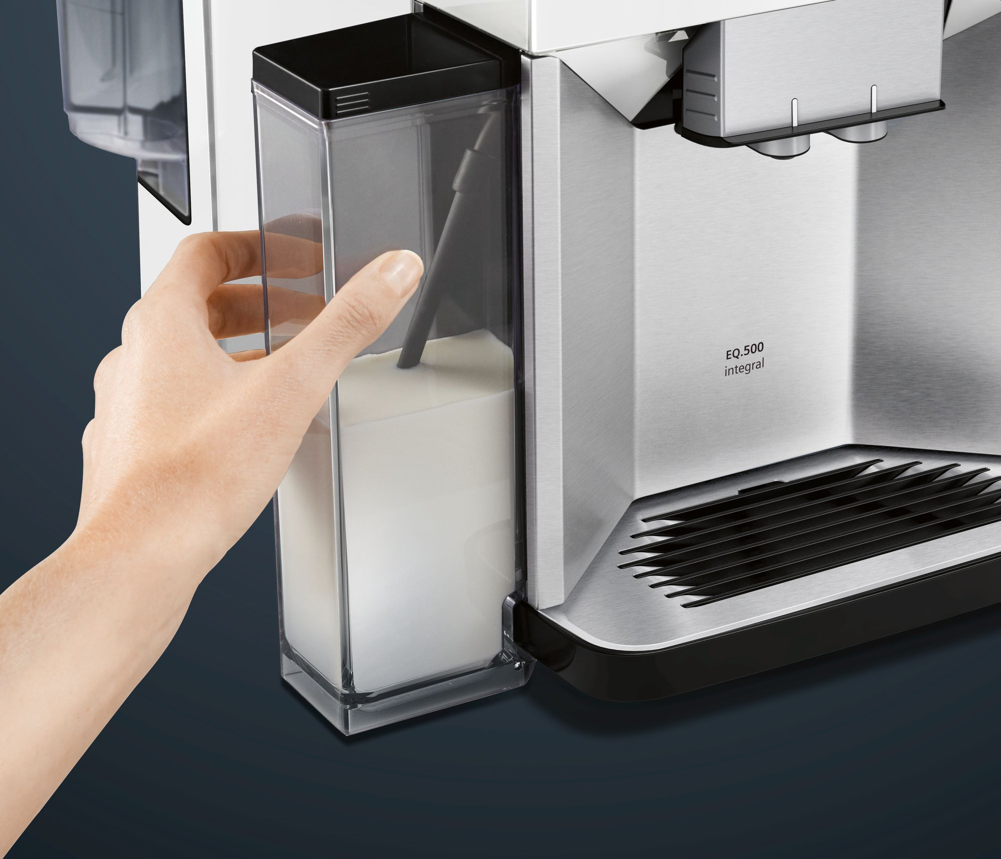 SIEMENS TQ507D02 EQ.500 integrale Kaffeevollautomat (Weiß, Keramikmahlwerk ceramDrive, 15 bar, integrierter Milchbehälter)
