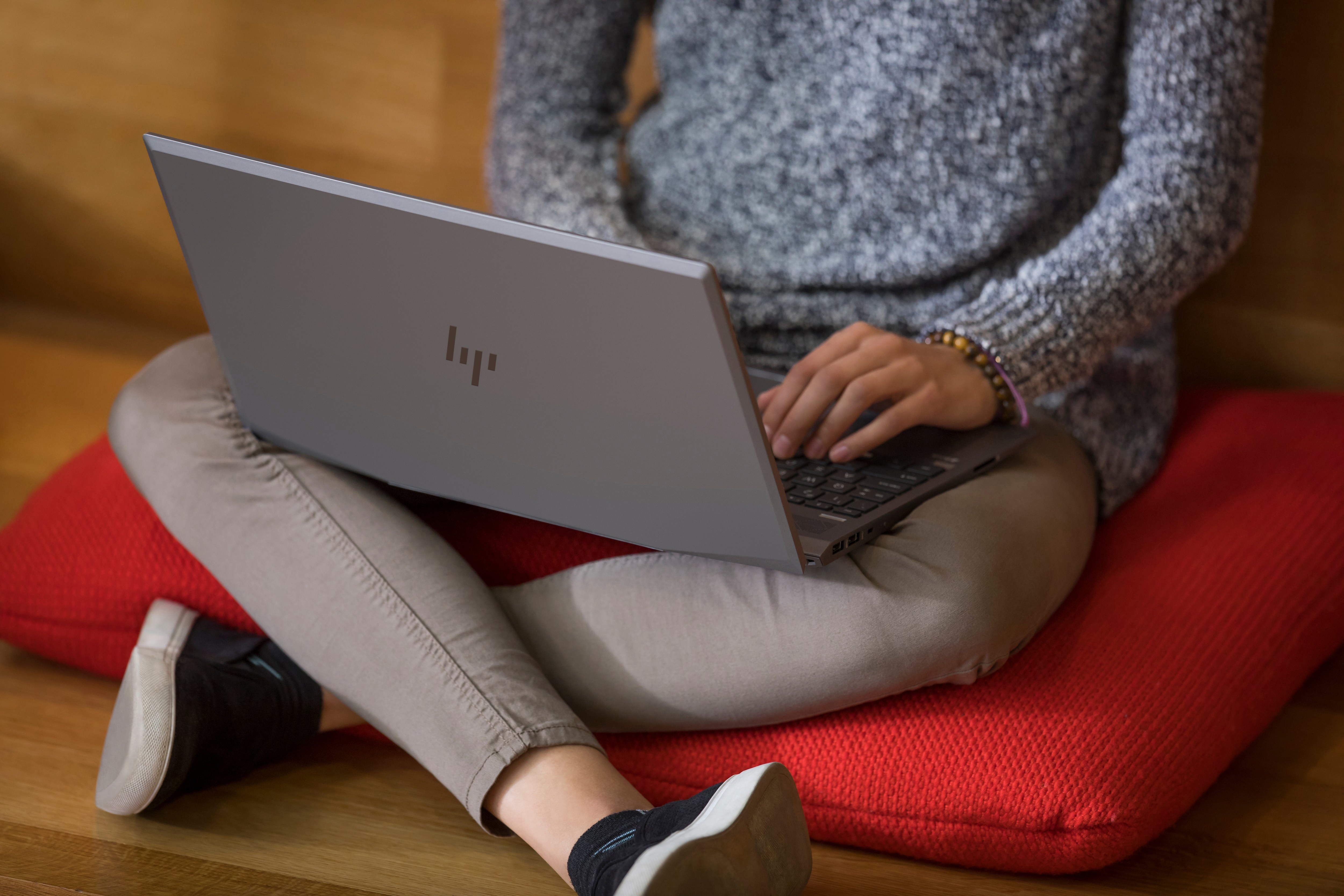 HP - B2B ZBook 15v G5 - 15,6 Zoll - Intel® Core™ i5 i5-8300H - 8 GB - 500 GB