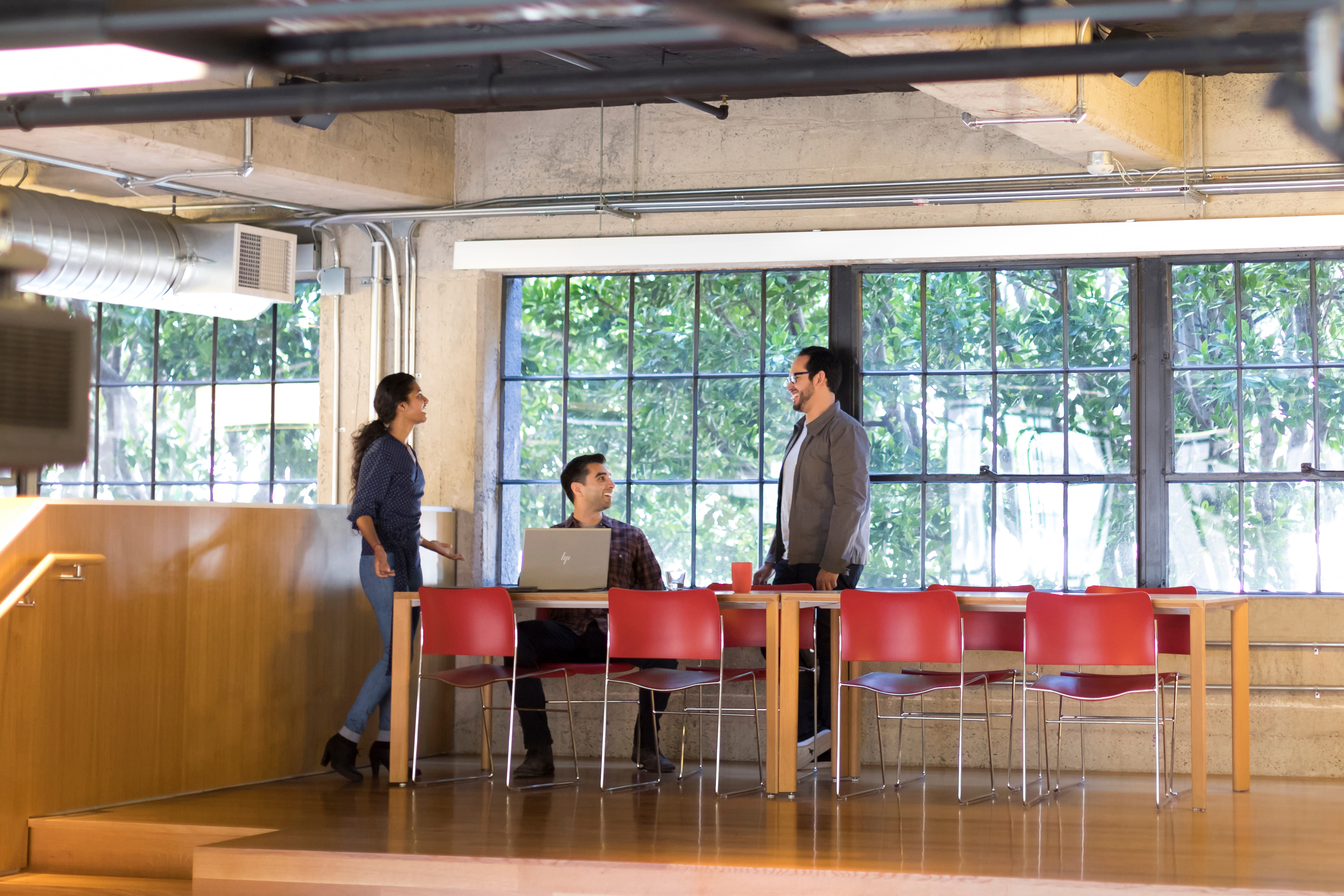 HP - B2B ZBook 15v G5 - 15,6 Zoll - Intel® Xeon® E E-2176M - 16 GB - 256 GB